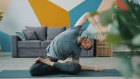 Zware yoga doet meer voor je slaap dan krachttraining