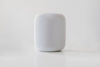 OpenAI's speaker in donutvorm kijkt straks constant mee