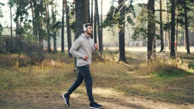 Waarom jij harder moet trainen dan je vriendin