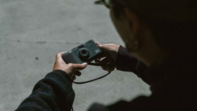 Deze camera van 99 dollar maakt analoog fotograferen hip