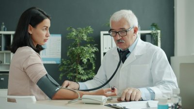 Minder naar de dokter, twee keer zoveel hartinfarcten