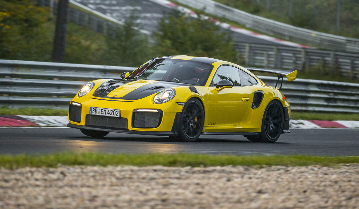 Bekijk hoe de Porsche 911 GT2 RS het wereldrecord van Nurburging vernietigt