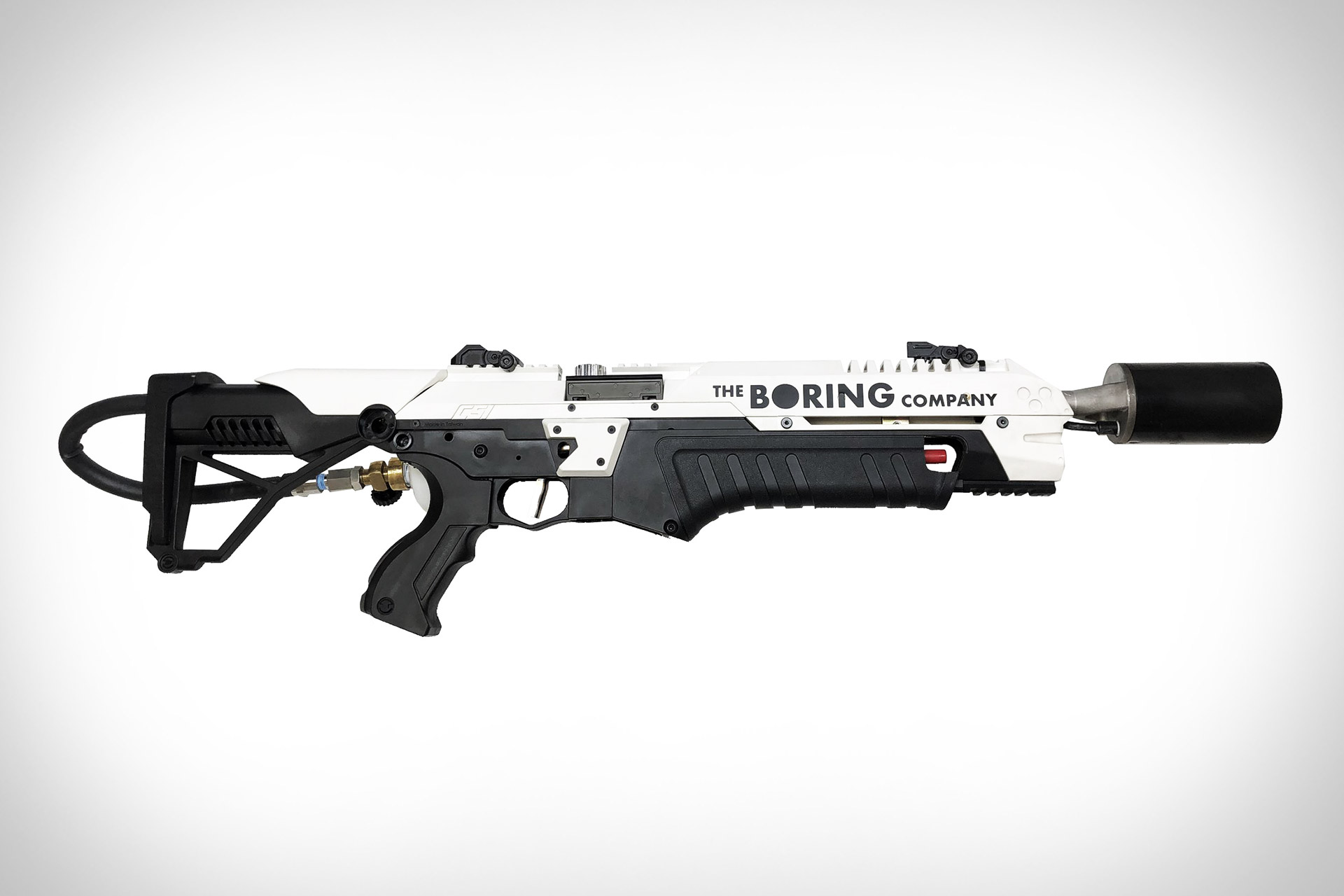 Elon Musk's 'Boring Company' maakt na bizarre belofte een heuse vlammenwerper!