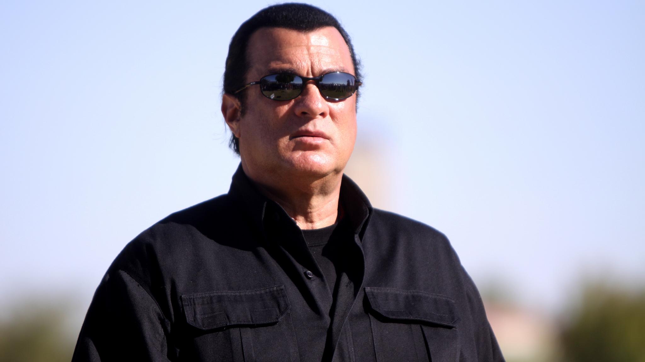Spirituele actieheld Steven Seagal lanceert nieuwe cryptomunt